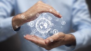Homme d’affaires tenant en main une connexion globale,concept de communication