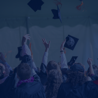 étudiants en cérémonie