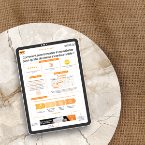 une tablette sur une table